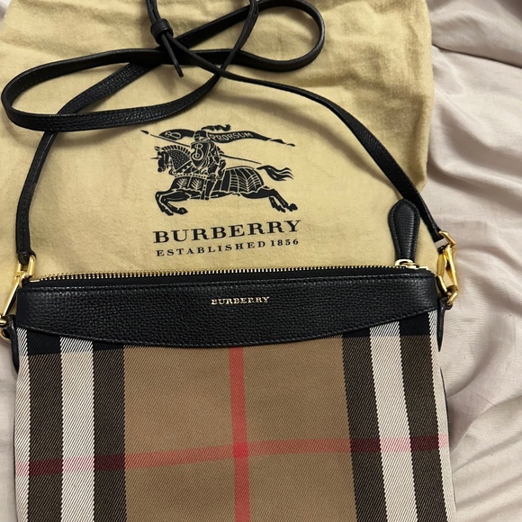 Authentic Burberry Crossbody with original dust bag - Picture 1 of 6